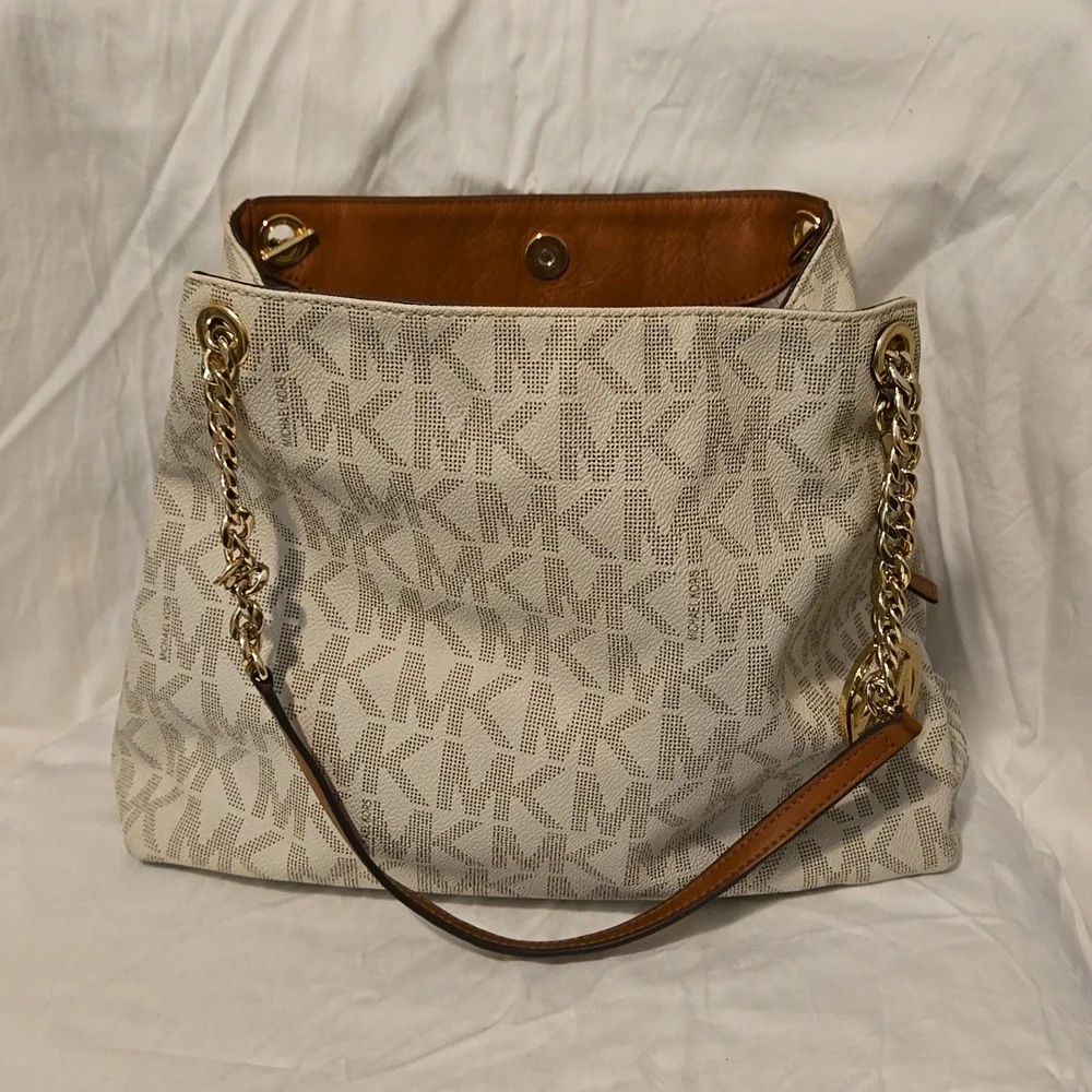 Micheal Kors Jet Set Chain Tote and Wallet - Picture 3 of 13